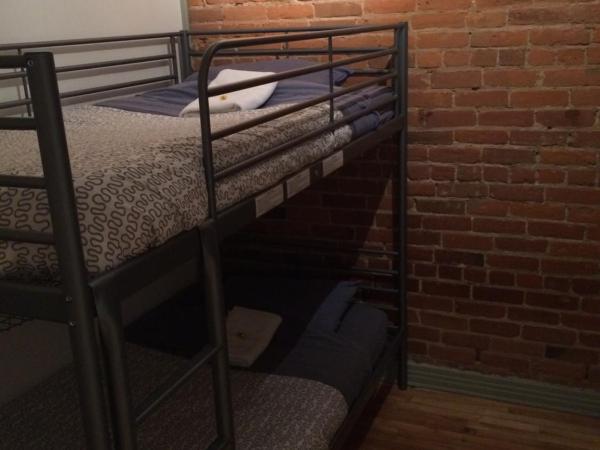 Auberge PVT Hostel : photo 8 de la chambre lit dans dortoir mixte de 4 lits
