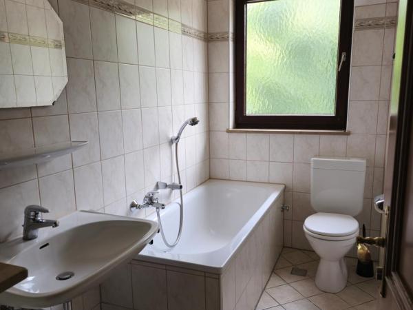 Gasthof Tut : photo 1 de la chambre chambre simple avec salle de bains extérieure privative