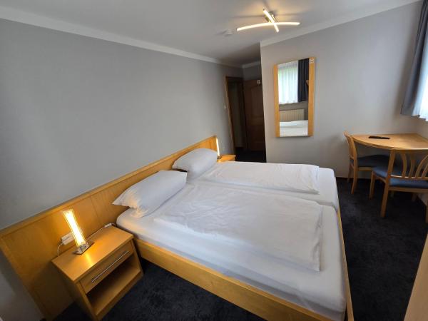 Gasthof Tut : photo 3 de la chambre chambre double avec salle de bains privative