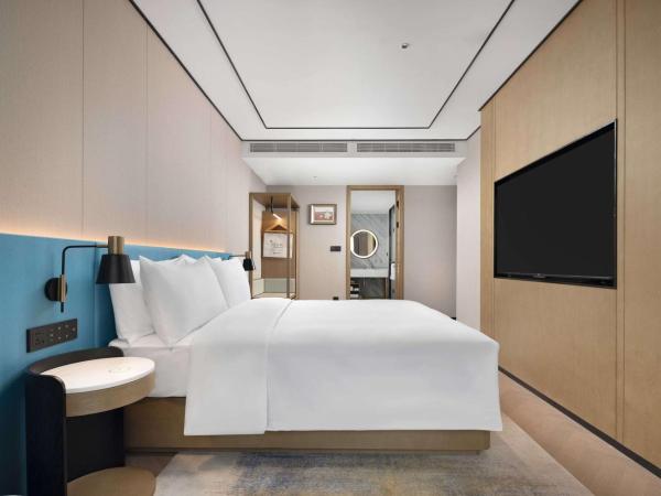 Hilton Garden Inn Chengdu Chenghua : photo 2 de la chambre suite deluxe avec lit king-size