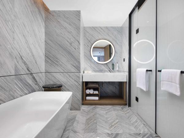 Hilton Garden Inn Chengdu Chenghua : photo 4 de la chambre suite deluxe avec lit king-size