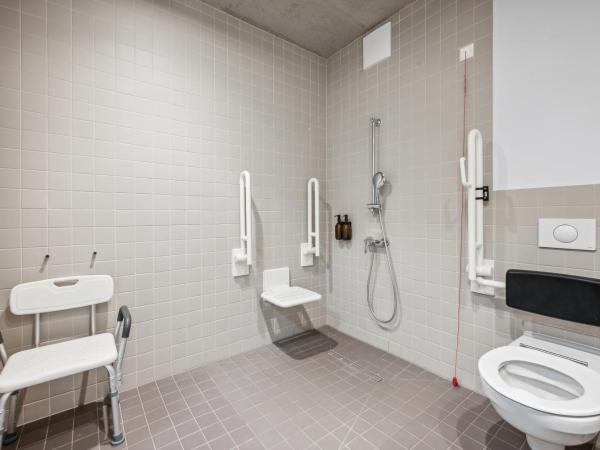 Habyt-The Waterfront : photo 8 de la chambre urban studio - disability access