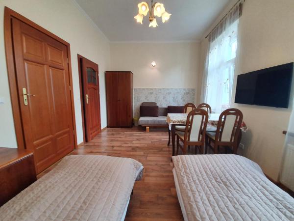 Sopot Roza Apartments : photo 4 de la chambre chambre quadruple avec salle de bains