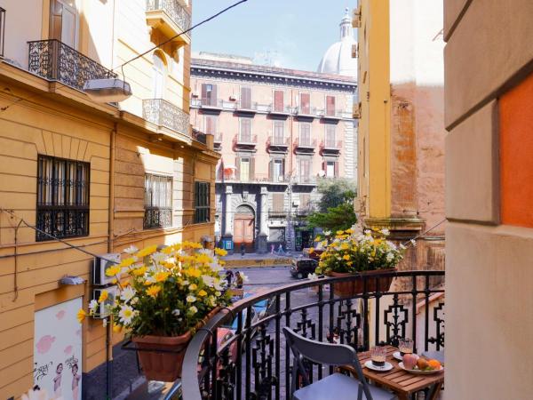 Macchiato Suites Boutique Guest House : photo 1 de la chambre chambre double de luxe avec grand balcon