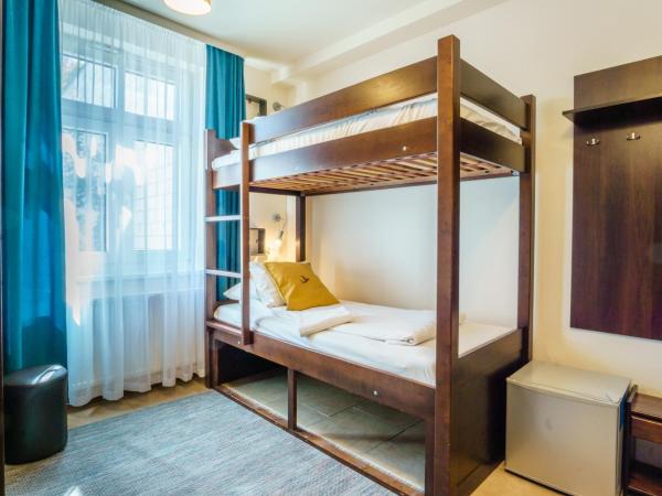 Noclegi Orla 6 : photo 2 de la chambre chambre quadruple avec salle de bains privative