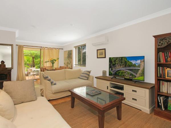 Byron Lakeside Holiday Apartments : photo 4 de la chambre appartement 3 chambres deluxe - vue sur jardin