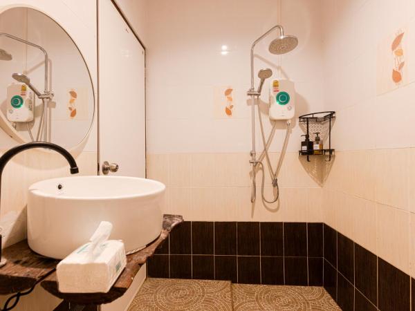 60s Town : photo 5 de la chambre chambre double - vue sur jardin