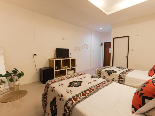 60s Town : photo 3 de la chambre chambre lits jumeaux - vue sur jardin