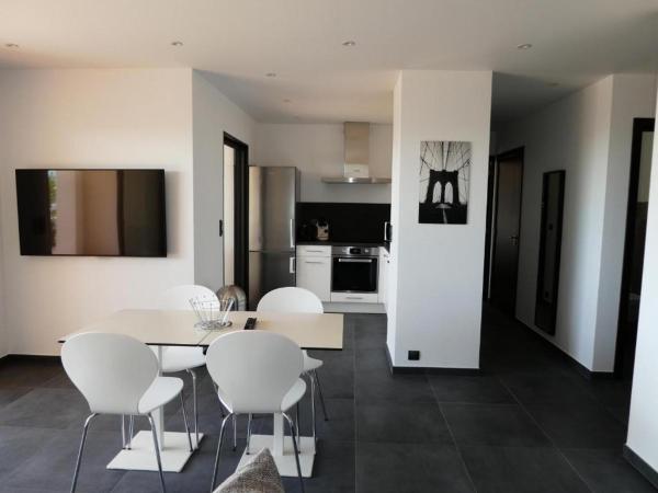 Résidence Les Jardins du Fort : photo 4 de la chambre appartement - vue sur mer