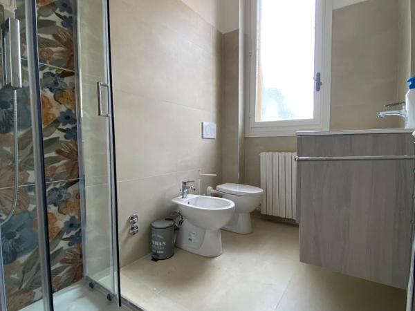 Levante Apartment : photo 1 de la chambre chambre double avec salle de bains commune