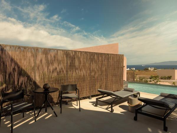 Domes Novos Santorini, Autograph Collection : photo 4 de la chambre senses retreat sea view with zen pool