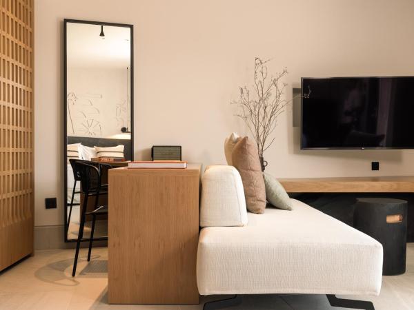 Domes Novos Santorini, Autograph Collection : photo 4 de la chambre euphoria bungalow with zen pool