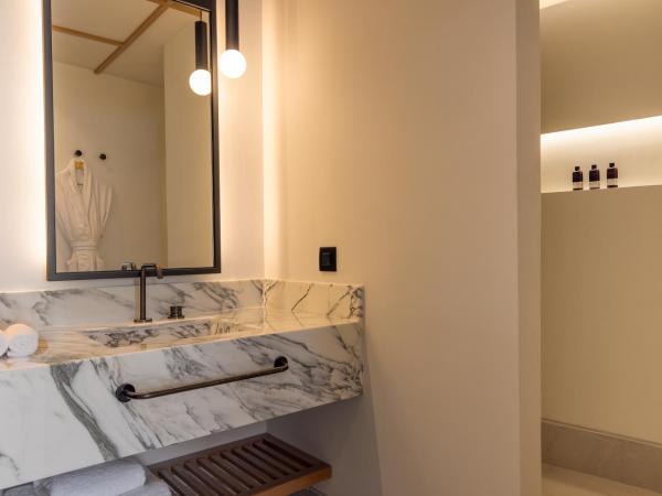 Domes Novos Santorini, Autograph Collection : photo 3 de la chambre senses bungalow sea view with zen pool