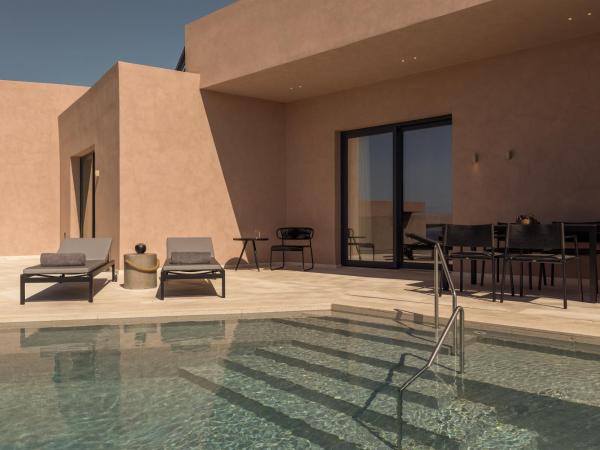 Domes Novos Santorini, Autograph Collection : photo 2 de la chambre novos villa sea view with blissful pool