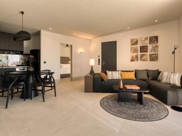 Domes Novos Santorini, Autograph Collection : photo 9 de la chambre novos villa sea view with blissful pool