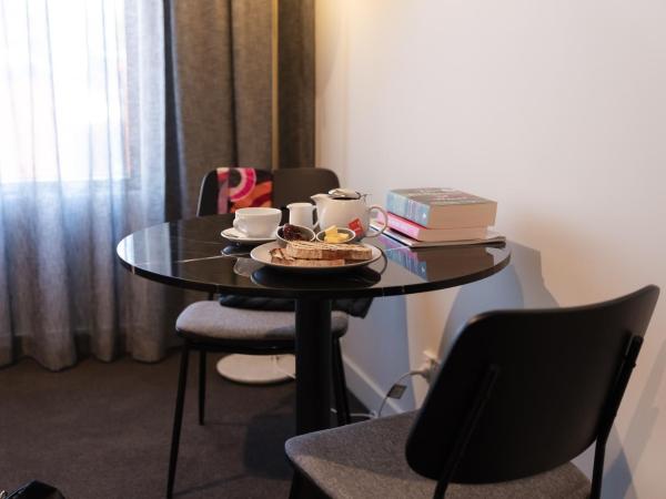 Mantra Tonsley Adelaide : photo 9 de la chambre chambre lit king-size deluxe