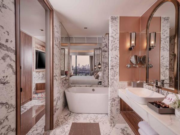 Valia Hotel Bangkok : photo 8 de la chambre suite lit king-size deluxe avec accès au salon club