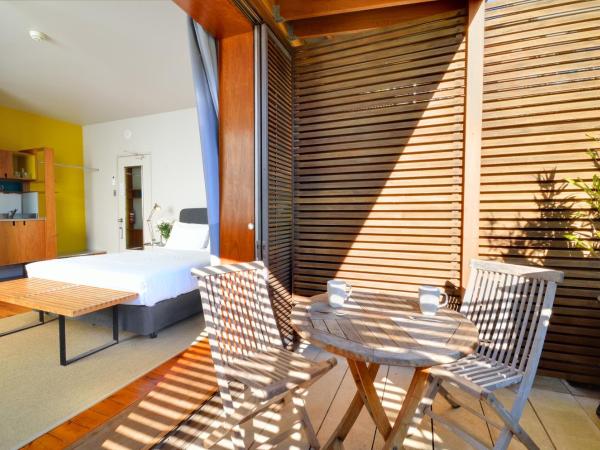 Dive Hotel : photo 4 de la chambre chambre lit queen-size avec balcon privé