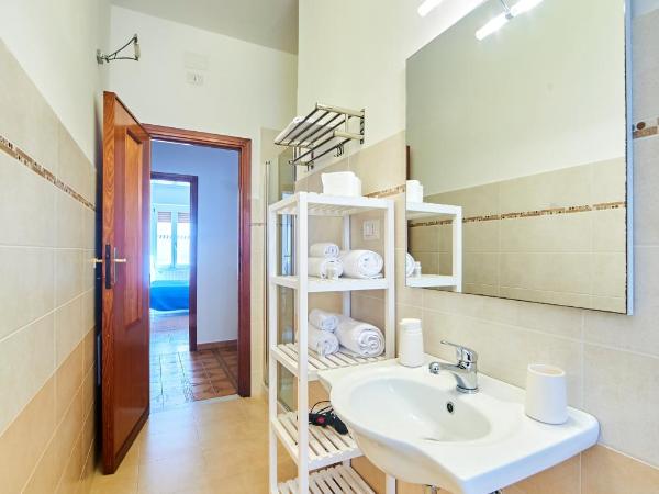 Tidu's home B&B : photo 8 de la chambre chambre lits jumeaux avec toilettes communes