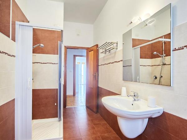 Tidu's home B&B : photo 6 de la chambre chambre double avec salle de bains privative extérieure