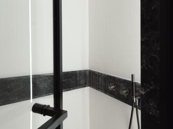 IKIES Santorini : photo 10 de la chambre the musician's suite with hοt tub & caldera view