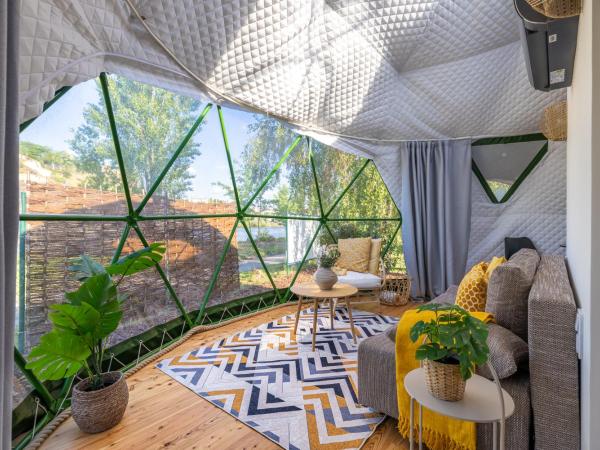 Glamping escape to the stars under Prague skyline : photo 2 de la chambre tente