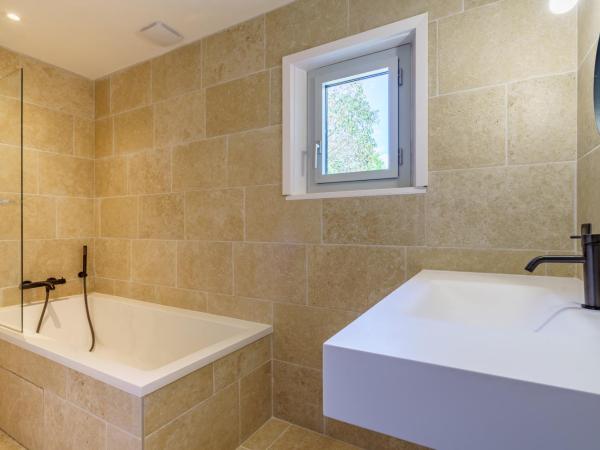 La Conciergerie Biarritz : photo 4 de la chambre chambre double avec terrasse