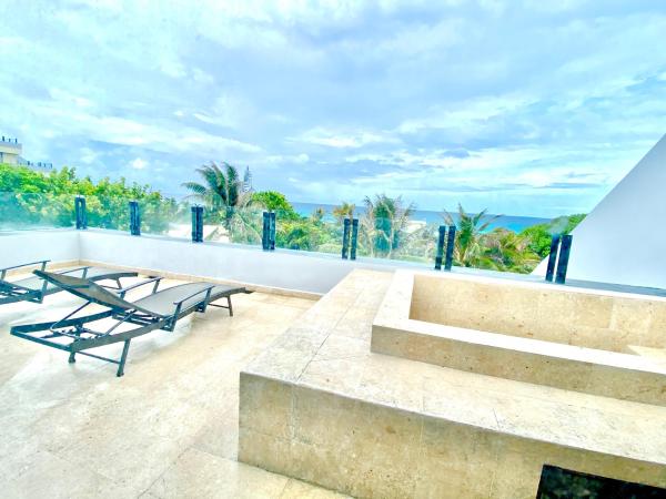 Condo in Ocean Front Resort : photo 1 de la chambre appartement - vue sur mer