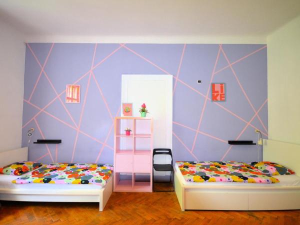 Travel&Joy backpackers : photo 2 de la chambre chambre quadruple standard avec salle de bains commune