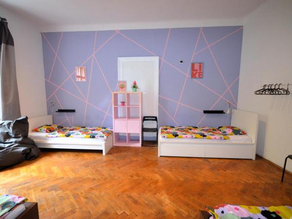 Travel&Joy backpackers : photo 3 de la chambre chambre quadruple standard avec salle de bains commune