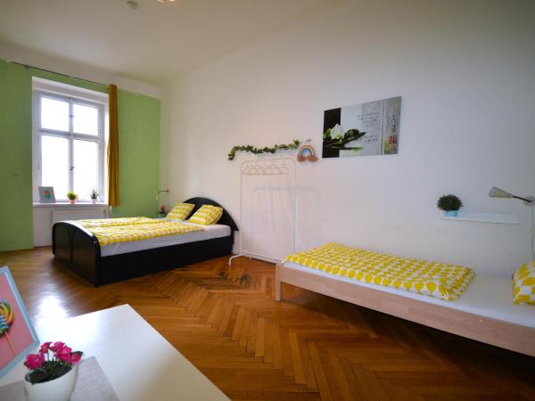 Travel&Joy backpackers : photo 4 de la chambre chambre triple avec salle de bains commune