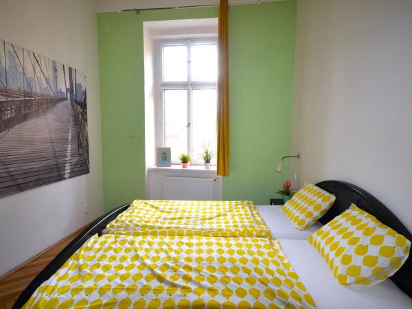 Travel&Joy backpackers : photo 3 de la chambre chambre triple avec salle de bains commune
