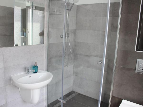 Szafirowy Zakątek : photo 8 de la chambre chambre double avec salle de bains privative