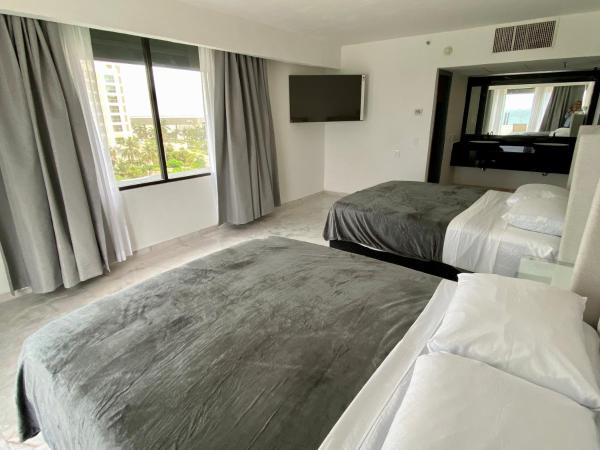 Condo in Ocean Front Resort : photo 2 de la chambre appartement - vue sur mer