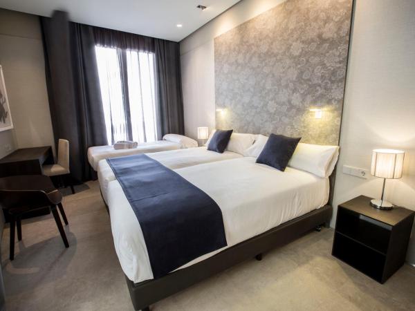 Vincci Mercat : photo 1 de la chambre chambre double ou lits jumeaux avec lit d'appoint