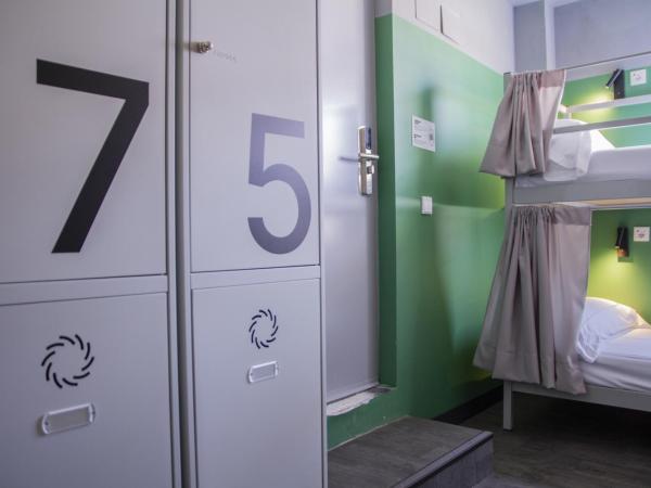 room00 Valencia Hostel : photo 4 de la chambre lit dans dortoir mixte de 8 lits avec salle de bains privative