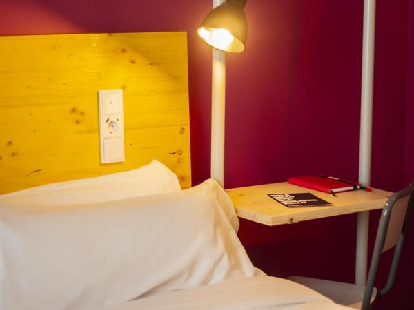 room00 Valencia Hostel : photo 7 de la chambre chambre double ou lits jumeaux