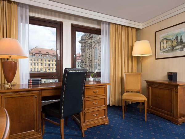 Hilton Dresden an der Frauenkirche : photo 9 de la chambre suite d’angle lit king-size