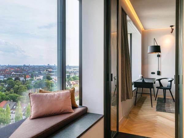Andaz Munich Schwabinger Tor - a concept by Hyatt : photo 2 de la chambre suite avec vue