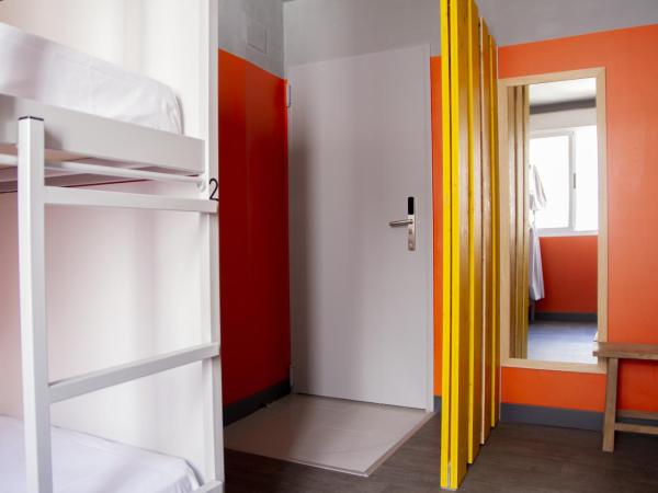 room00 Valencia Hostel : photo 4 de la chambre lit dans dortoir mixte de 4 lits avec salle de bains privée