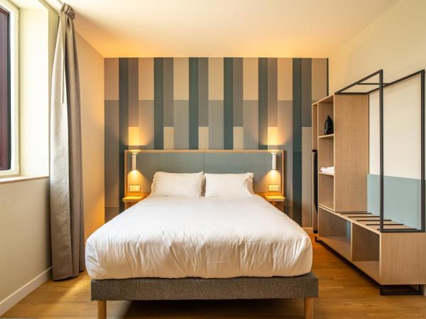 Kyriad Limoges - Ester : photo 3 de la chambre chambre lit queen-size supérieure avec canapé-lit