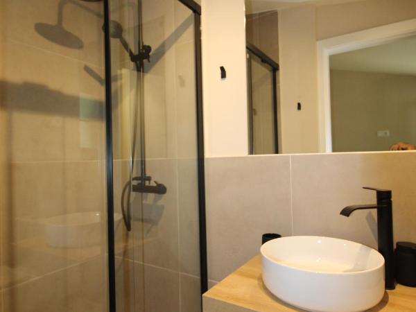 Hostal Las Acacias : photo 1 de la chambre chambre double avec salle de bains privative