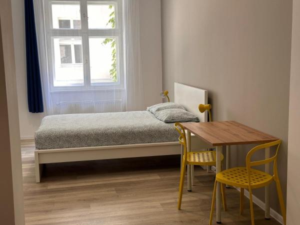 Apolla 12 : photo 4 de la chambre chambre double standard avec salle de bains commune