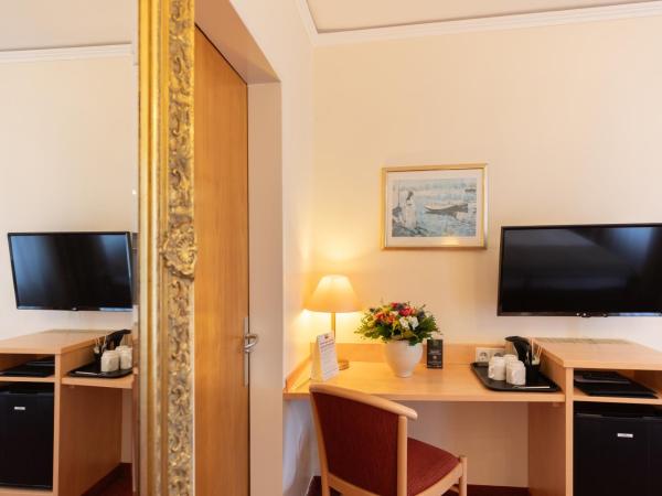 Hotel Bremer Haus : photo 9 de la chambre chambre double confort avec canapé-lit