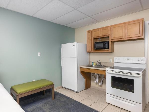 Beachside Resort Panama City Beach : photo 5 de la chambre studio lit king-size avec canapé-lit - accessible aux personnes à mobilité réduite