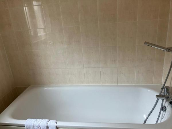 Specious Studio Flats : photo 2 de la chambre chambre double deluxe avec baignoire