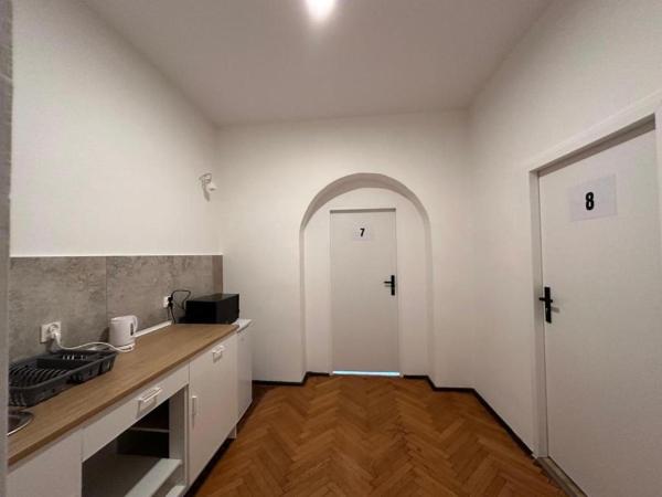 Apolla 34 : photo 1 de la chambre chambre double avec salle de bains commune