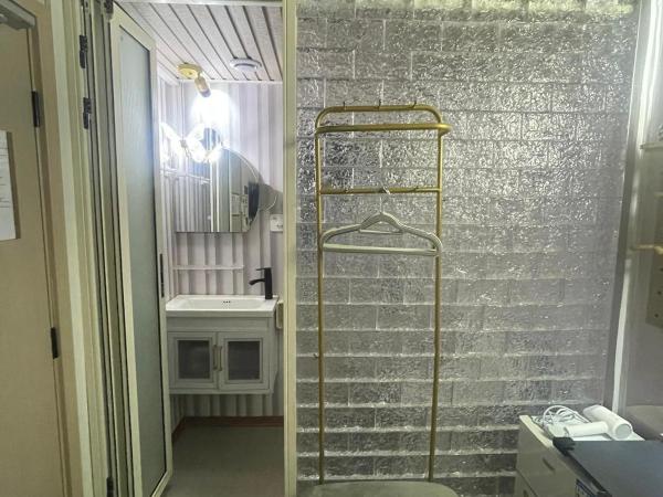 榆迪賓館 YUTIK Guesthouse : photo 3 de la chambre petite chambre double