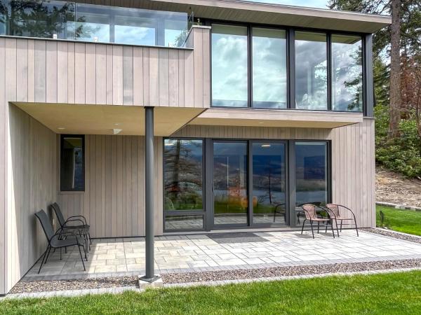 Kelowfornia Lakeview Retreat : photo 5 de la chambre chambre lit king-size - vue sur lac