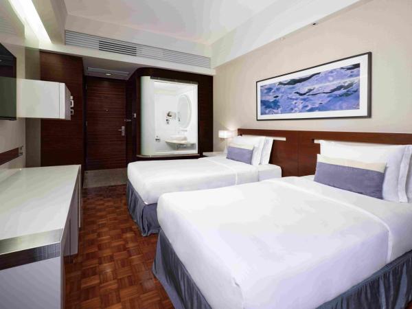 Nina Hotel Island South : photo 3 de la chambre suite lit king-size - vue sur ville